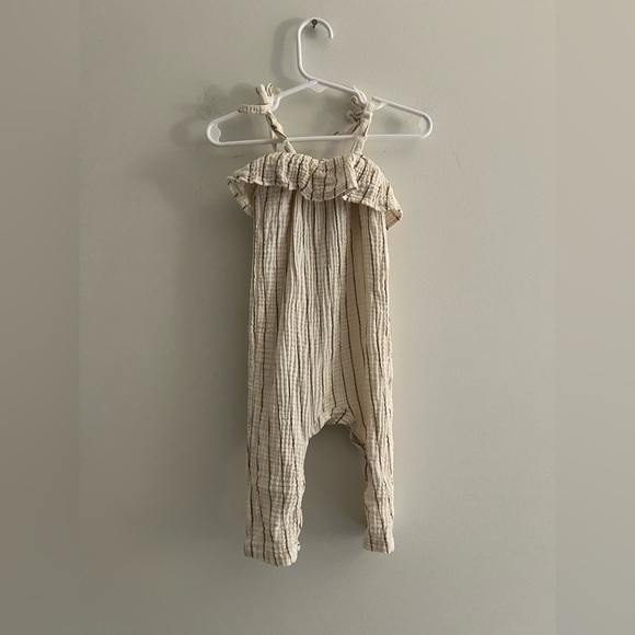 Grayson Collective Muslin Baby Romper 12M Neutral Ruffle Strap Cotton Gauze - Picture 3 of 3